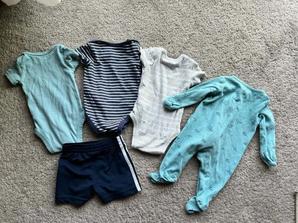 (#8)     Baby Boy Mixed Lot -  Bodysuit, Shorts,& Sleep & Play 3M
